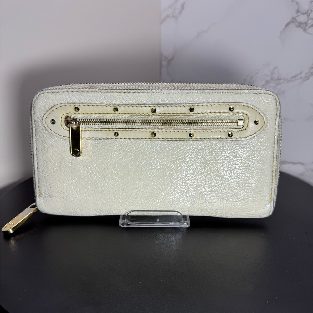Louis Vuitton Suhali Zippy Wallet